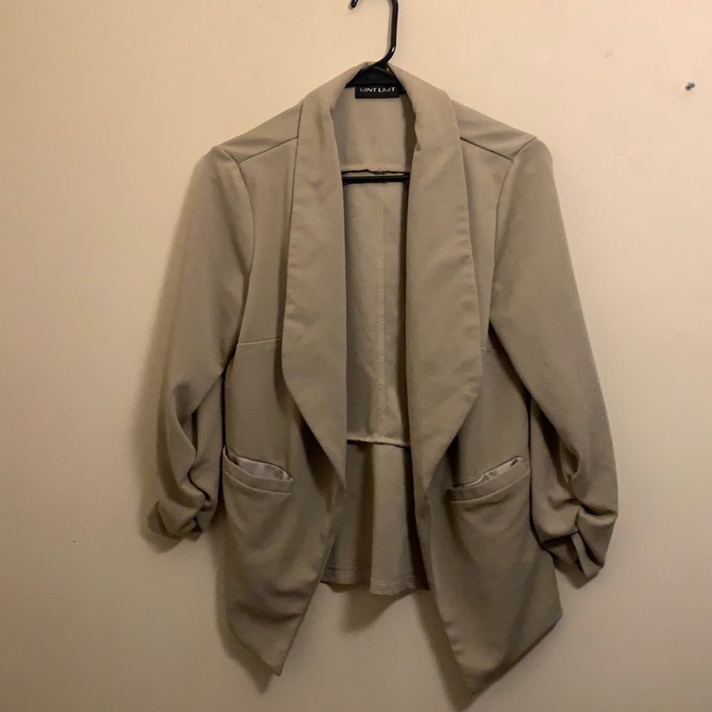3/4 Length Sleeve Blazer!!!